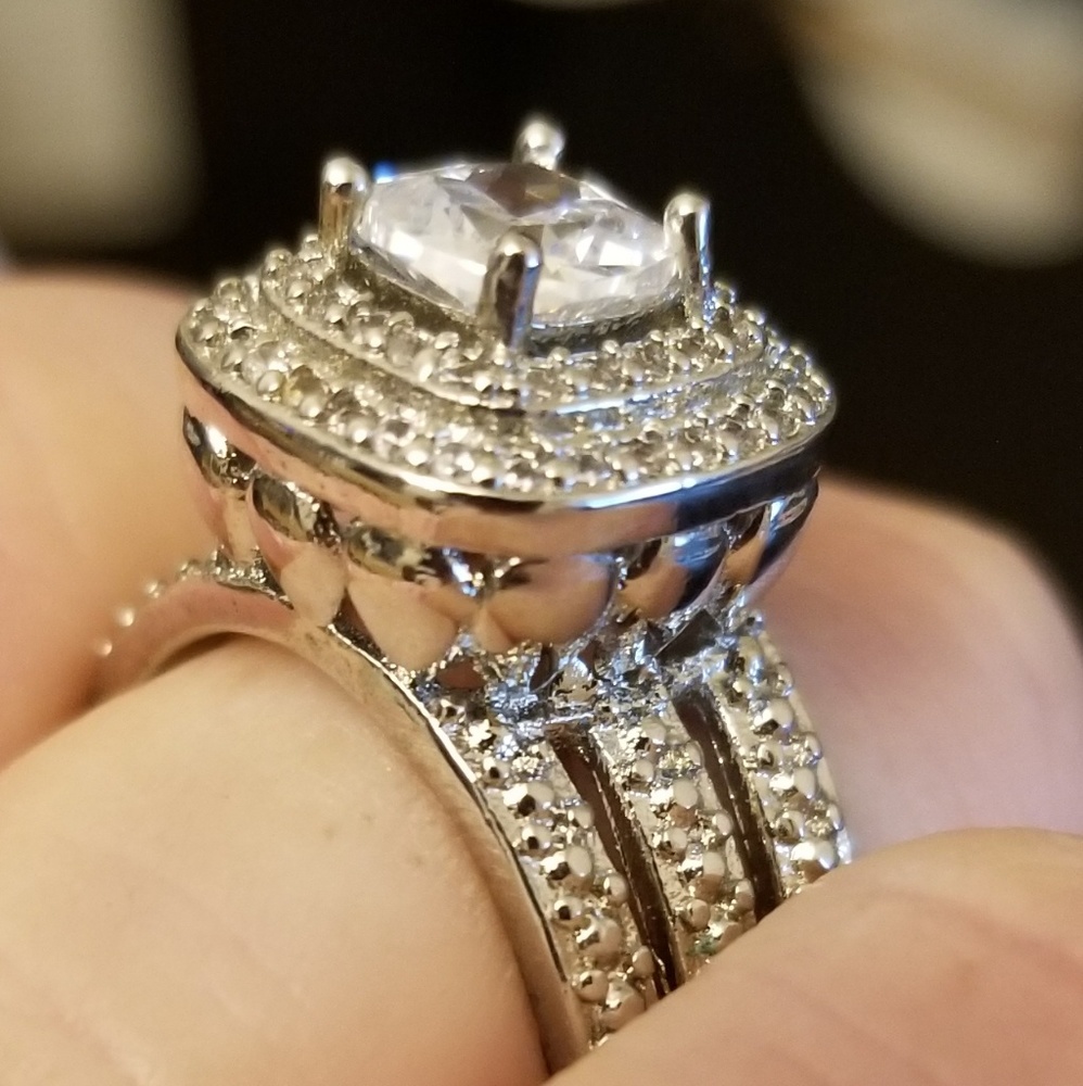 Gorgeous Sterling Silver 3.5 CT Ring 6 7 n 8